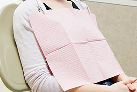 Graham Medical® PSP®  2-ply 16-1/2` x 19` Patient Bibs